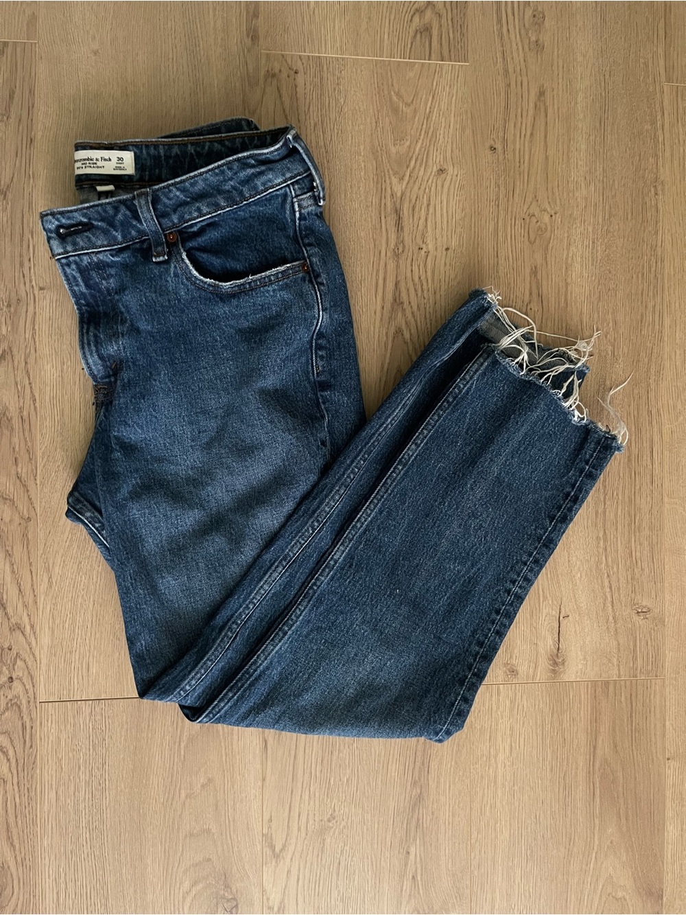 Abercrombie & Fitch Mid rise 90’s straight curve love Jeans (30S)